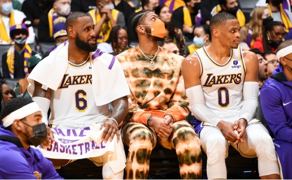 与其抱怨 与其抱怨